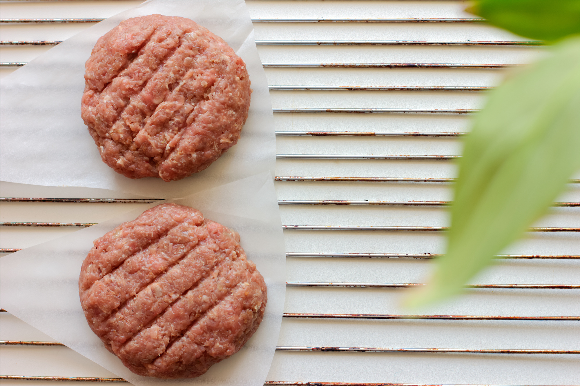 Without new technologies, such as meat from the lab, more resource-efficient food production is almost impossible to achieve. (Image: Adobe Stock)